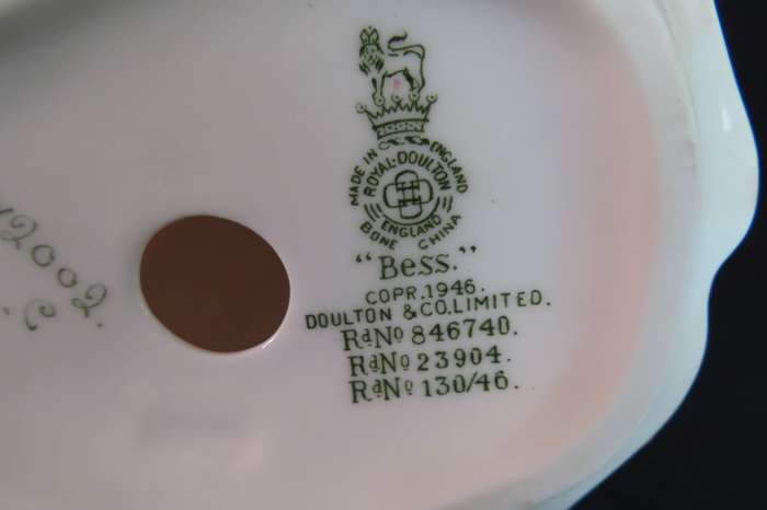 Royal Doulton Figurine Bess HN 2002