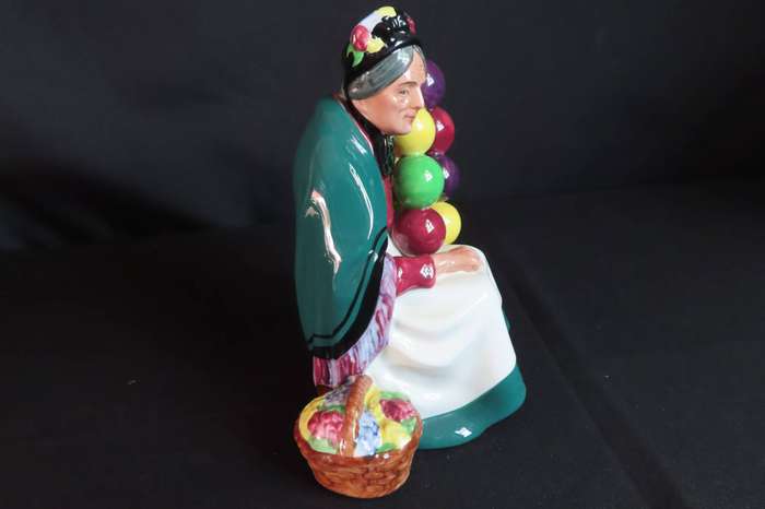 Royal Doulton Figurine The Old Balloon Seller HN 1315