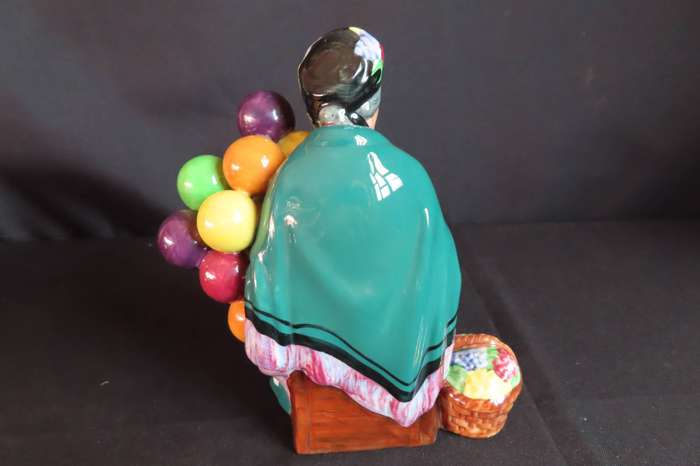 Royal Doulton Figurine The Old Balloon Seller HN 1315