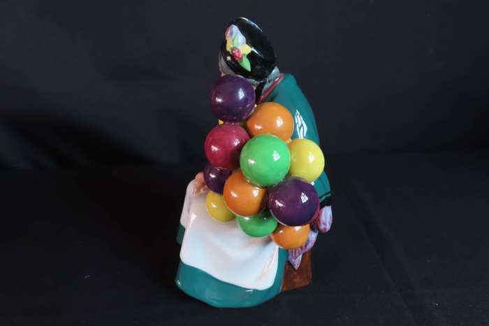 Royal Doulton Figurine The Old Balloon Seller HN 1315
