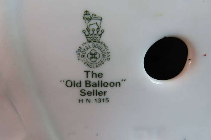 Royal Doulton Figurine The Old Balloon Seller HN 1315