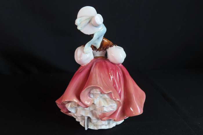 Royal Doulton Figurine The Skater HN 2117