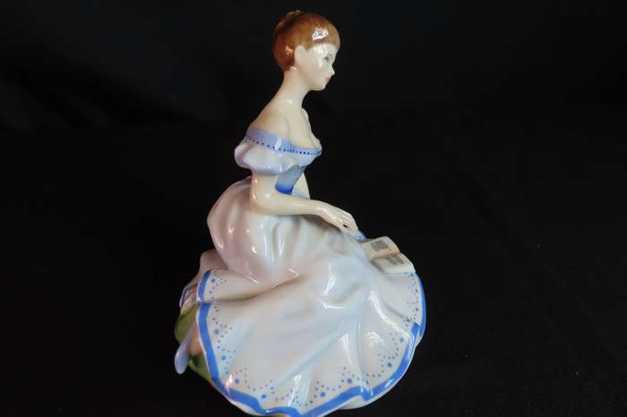 Royal Doulton Figurine Marjorie HN 2788