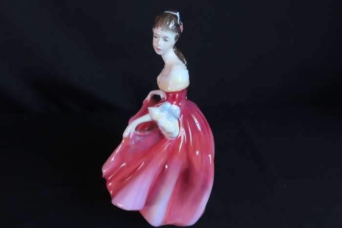 Royal Doulton Figurine Southern Belle HN 2229