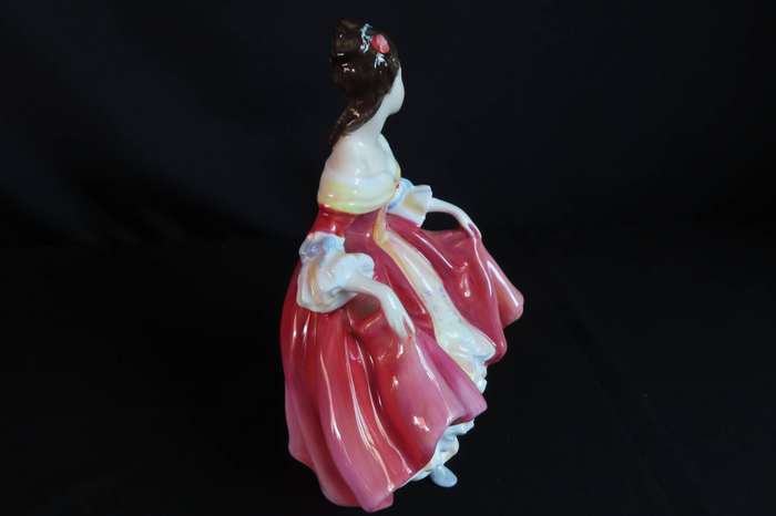 Royal Doulton Figurine Southern Belle HN 2229