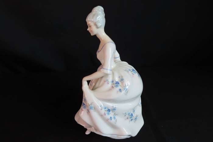 Royal Doulton Figurine Caroline HN 3170.