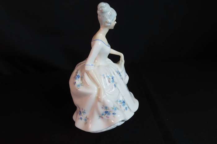 Royal Doulton Figurine Caroline HN 3170.