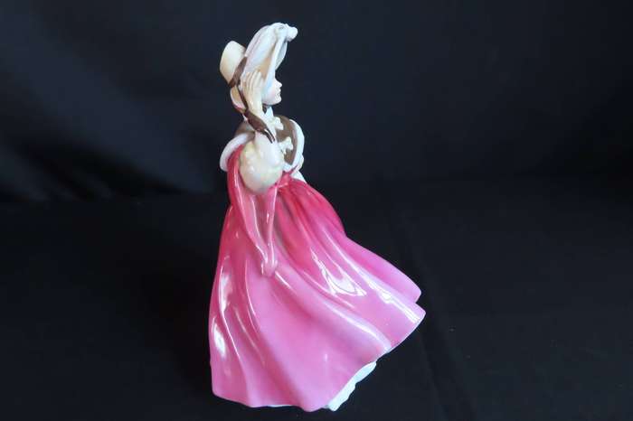 Royal Doulton Sunday Morning HN 2184.