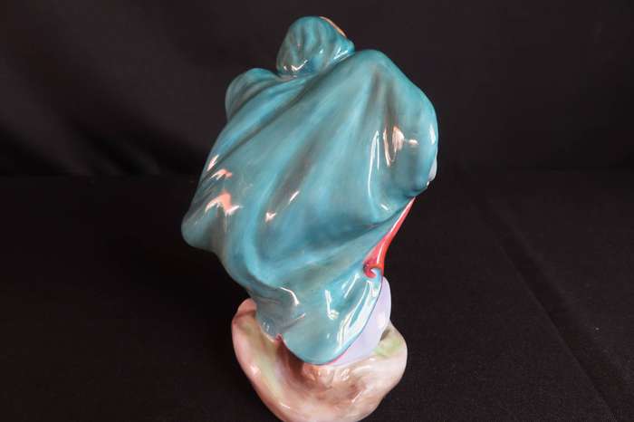 Royal Doulton Figurine Winter HN 2088