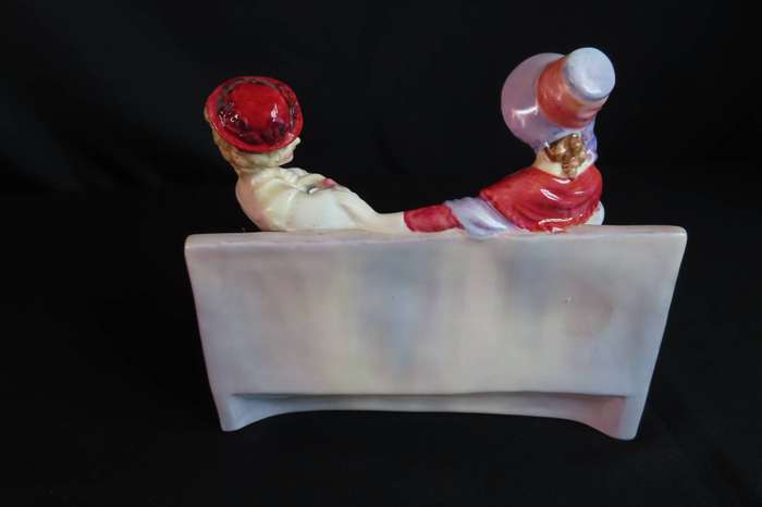 Royal Doulton Figurine The Gossips HN 2025