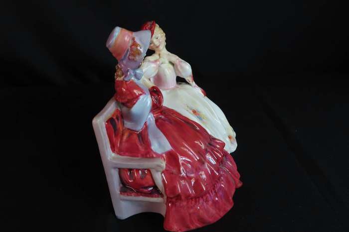 Royal Doulton Figurine The Gossips HN 2025