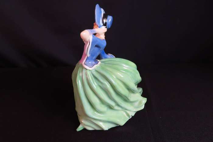 Royal Doulton Figurine Autumn Breezes HN 1913