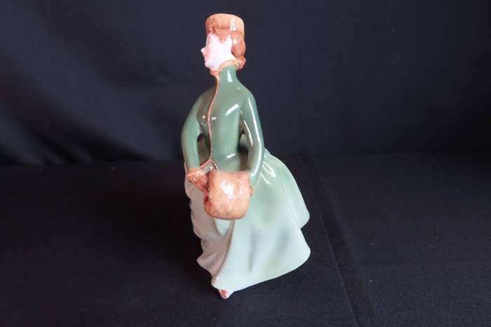 Royal Dalton Figurine Grace HN 2318.