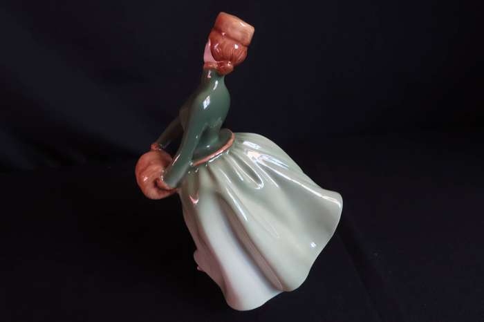 Royal Dalton Figurine Grace HN 2318.