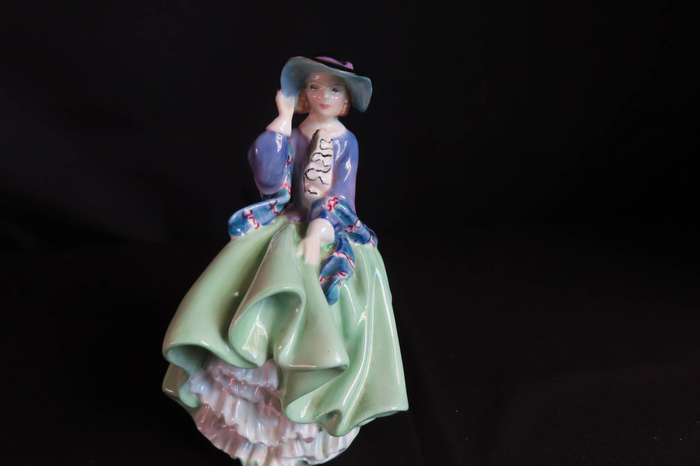 Royal Doulton Figurine Top o' the Hill HN 1833.