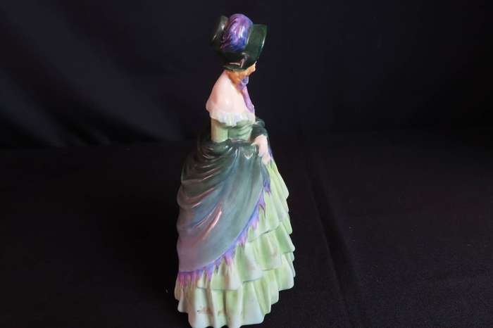 Royal Doulton Figurine A Victorian Lady HN 1452.
