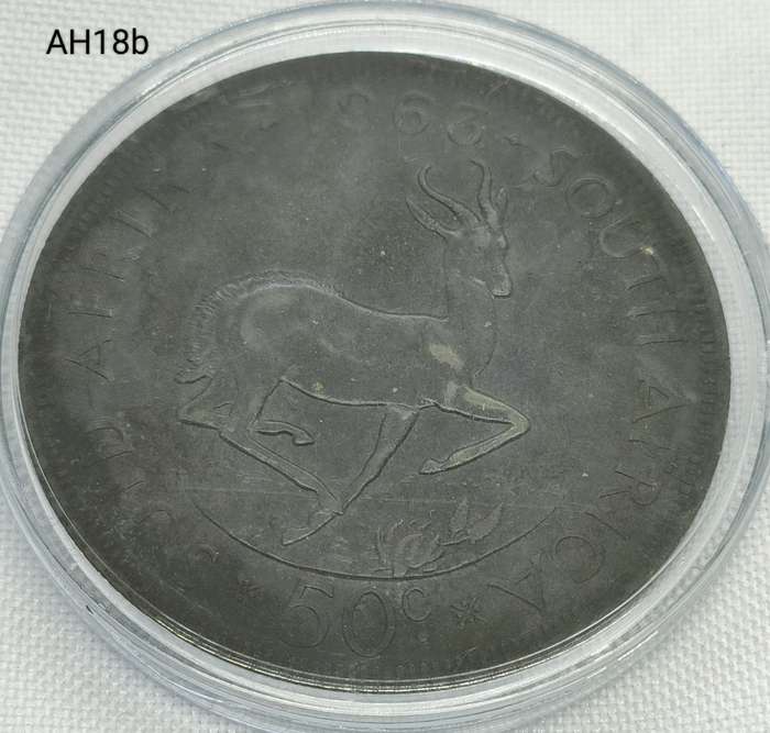 1963 Republic of SA crown - 50 c - .500 silver - in capsule