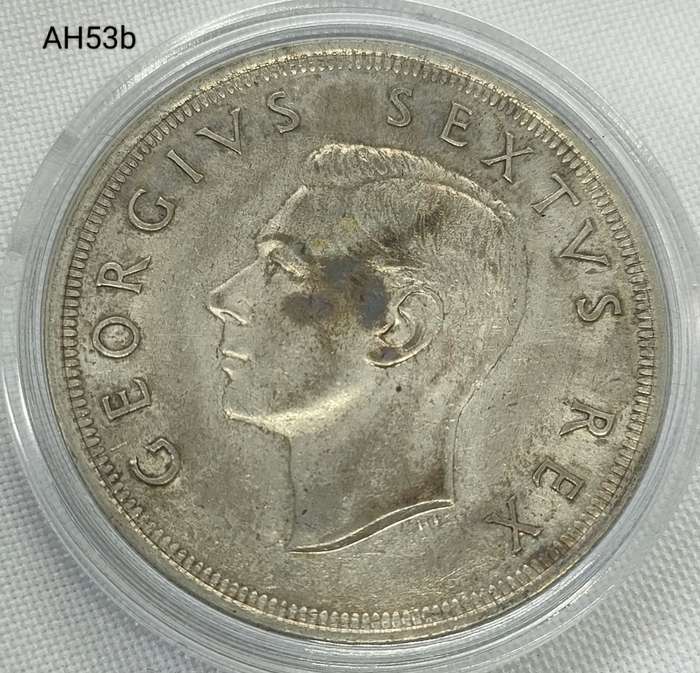 1951 Union of SA crown - 5 shillings - .500 silver - in capsule