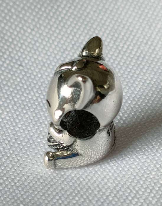 Sterling silver charm- 925 stamped - well-designed kitten
