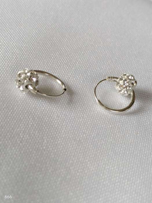 New Sterling Silver Austrian Crystal earrings: Gorgeous design