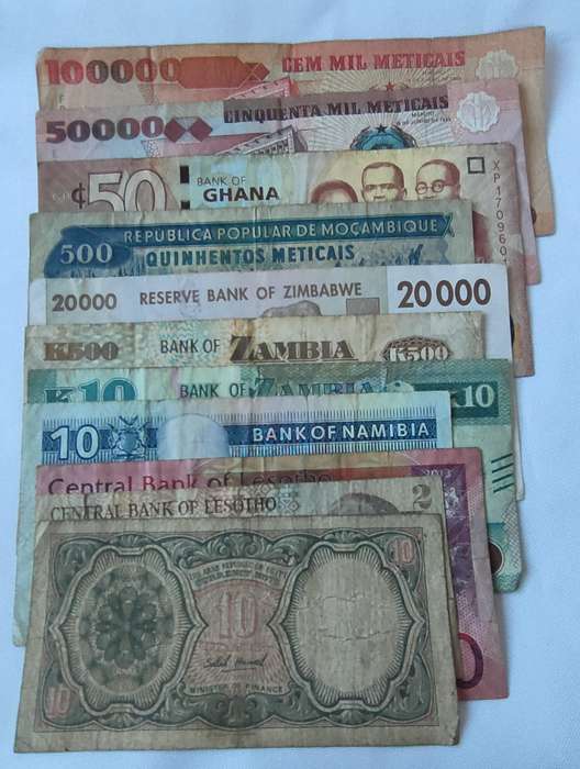 9 Banknotes from African countries - Egypt, Namibia, Ghana, Zambia, Mozambique, Lesotho and Zimbabwe