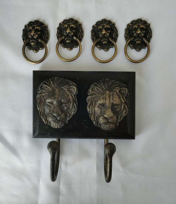 Stunning cast Lions head bronze coat hanger plus 4 similiar drawer/door handles with screws: 150x140