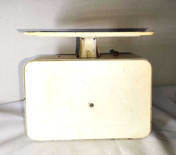 Vintage Tower Scale - Good Condition