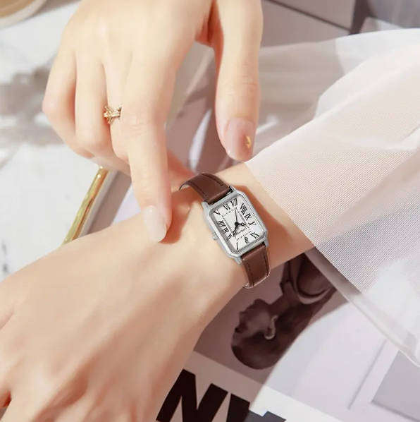 Vintage Style Quartz Wrist Watch - Brown Strap