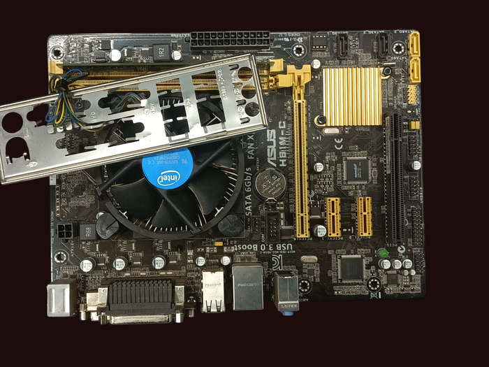 Asus H81M-C Motherboard plus Processor/Core i7 4770 Cpu/8Gb Memory/Cooler