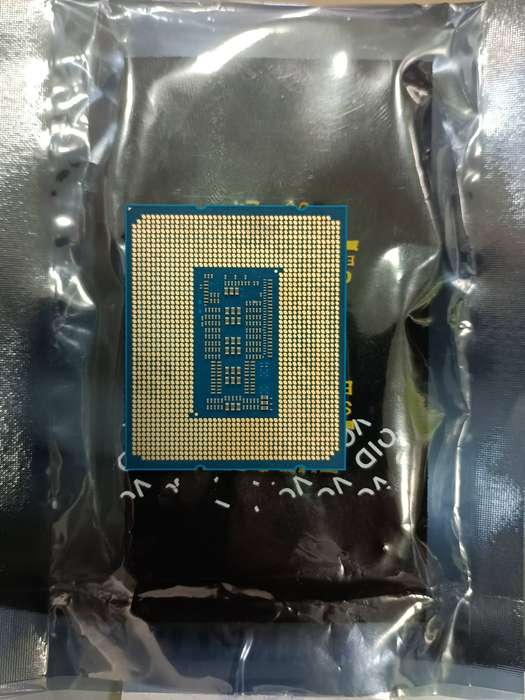 Core i7 13700-13th gene Raptor Lake Processor/16 Cores/24 Threads