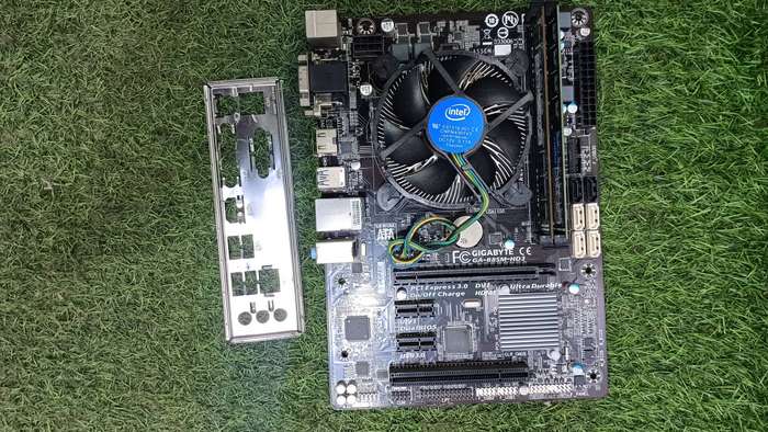 Gigabyte GA-B85M-HD3 Motherboard Combo  Intel i7 4790 | 16GB RAM | Cooler | Backplate