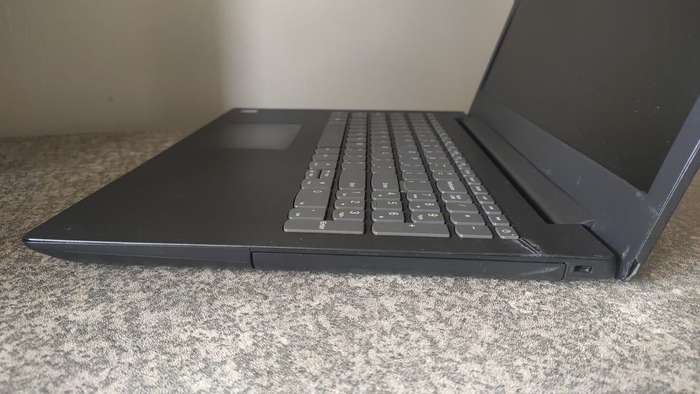 Lenovo Ideapad Intel i3 6th Gen 4GB DDR4 RAM 500GB Hard Drive WIN 10 Perfect working Order