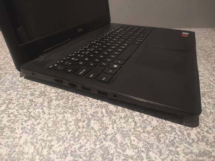 Dell Inspiron 15.6" Display Intel Core i7 8th Gen AMD Radeon Graphics Card for SPARES/REPAIRS