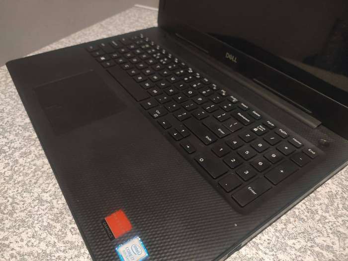 Dell Inspiron 15.6" Display Intel Core i7 8th Gen AMD Radeon Graphics Card for SPARES/REPAIRS