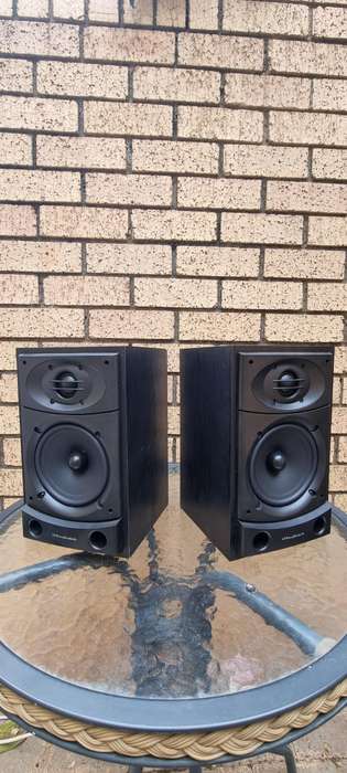 Wharfedale (Xarus 1000 Xarus 1000) bookshelf/ surround speakers Pair