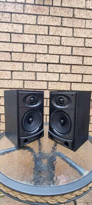 Wharfedale (Xarus 1000 Xarus 1000) bookshelf/ surround speakers Pair
