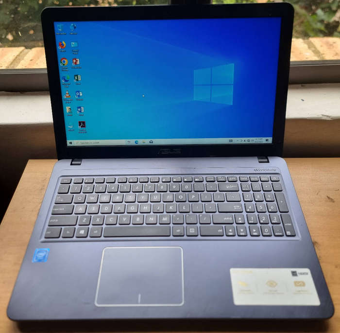 ASUS VIVOBOOK X540M LAPTOP INTEL CELERON 4GB  RAM500GB