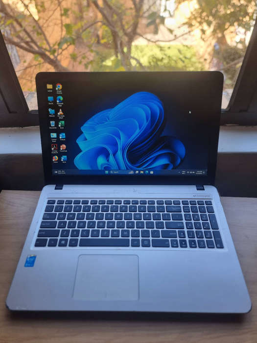CORE I3 ASUS X540L 8gb ram500GB