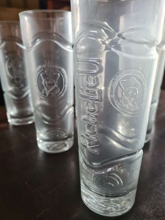 8 x Richelieu glasses