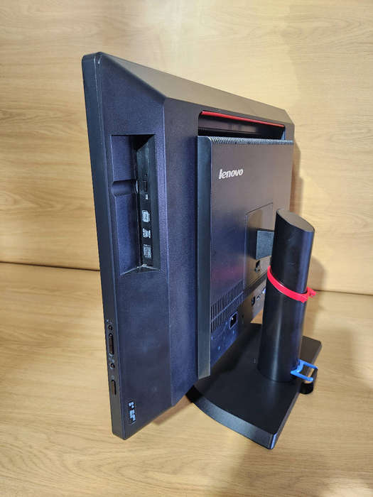 Lenovo M93z  Core i7 4770s all in one 23 inch Core i7 4770s 500GB HDD/8GB RAM Webcam w11