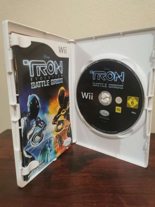 TRON - Evolution Battle Grids on Nintendo Wii with Booklet
