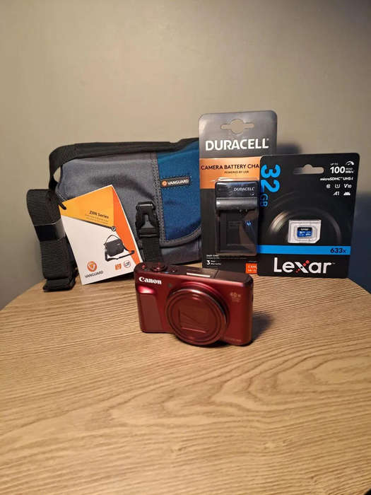 Canon PowerShot SX720HS Bundle