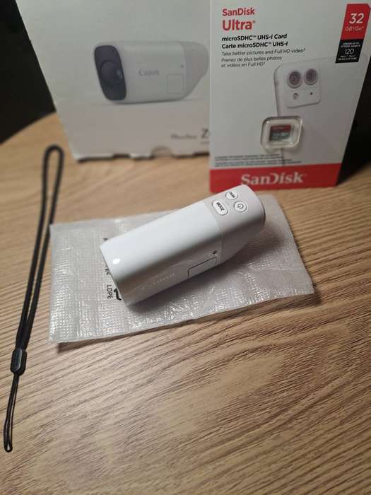 BRAND NEW CANON POWERSOT ZOOM