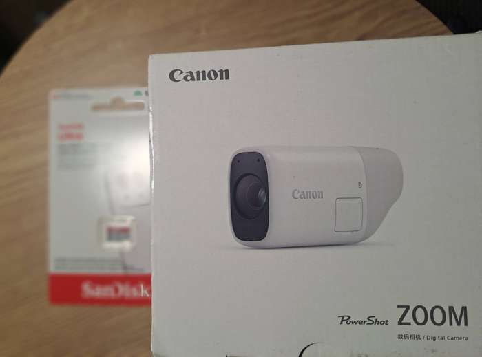 BRAND NEW CANON POWERSOT ZOOM