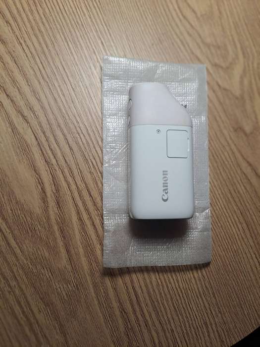 BRAND NEW CANON POWERSOT ZOOM