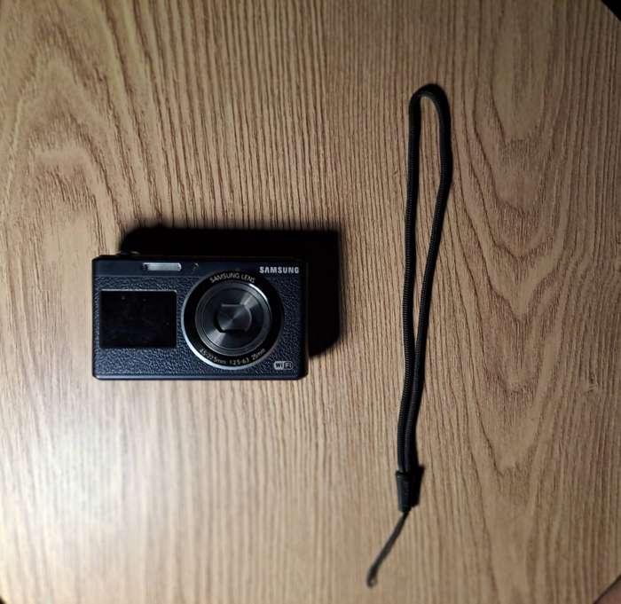Samsung DV180F Dual Screen digital camera