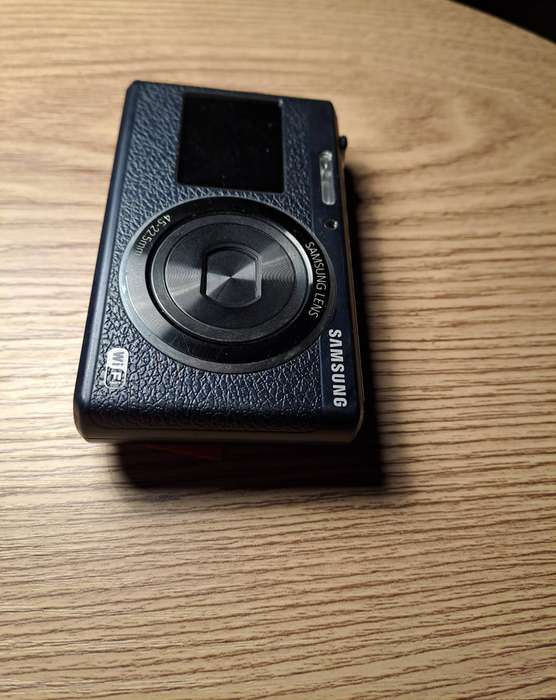 Samsung DV180F Dual Screen digital camera