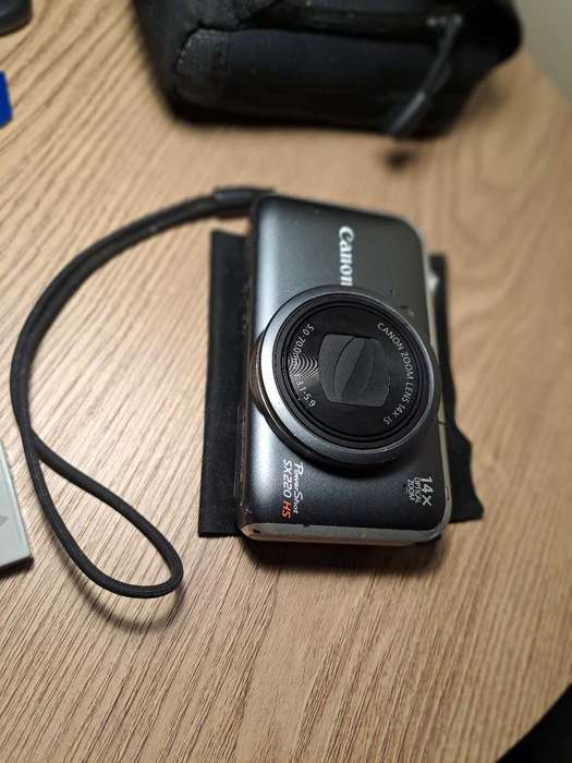 Canon SX220HS digital camera bundle