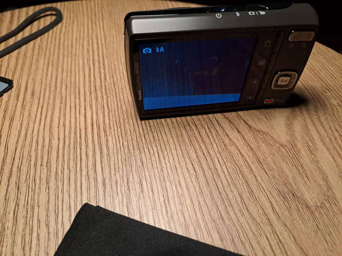 SUPER COMPACT KODAK M530 DIGITAL CAMERA