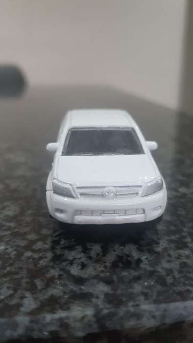MAJORETTE TOYOTA HILUX